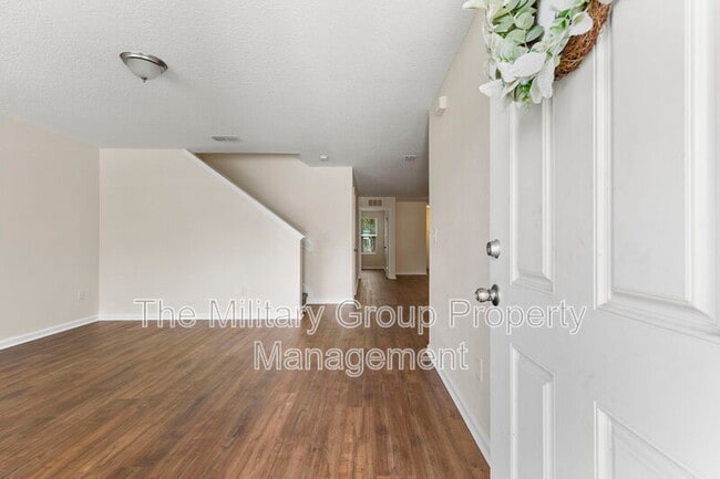 Building Photo - 1343 Pangola Dr