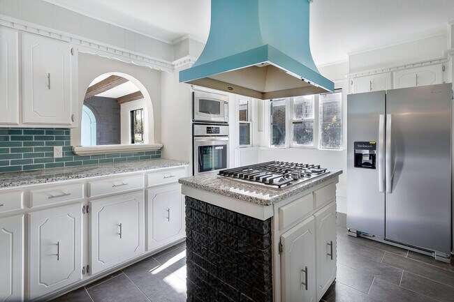 Foto del edificio - 834 S Western St