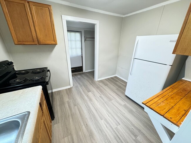 Building Photo - 2 bed 1 bath house close to downtown Kanna...