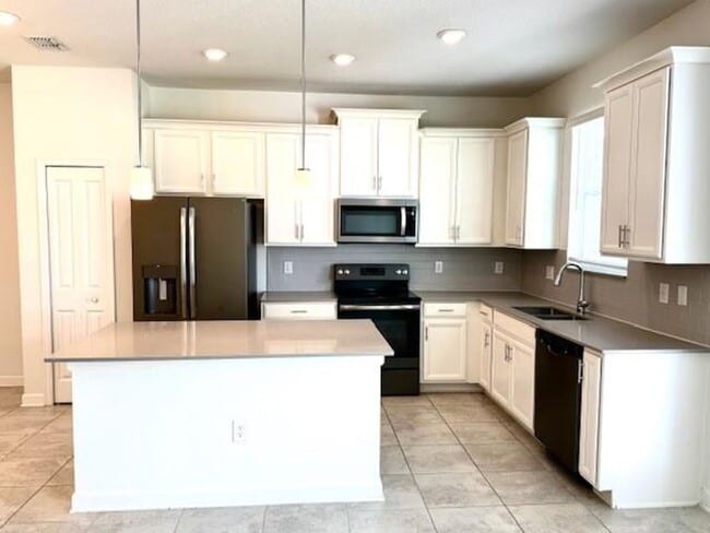 Photo - For Rent 3/2.5 townhome 2 Car Garage in Storey Lake,