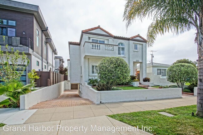 Building Photo - 4 br, 2.5 bath House - 202 N Juanita Avenu...