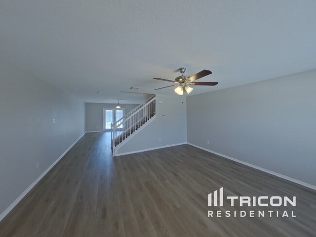 Building Photo - 1601 Vineridge Ln