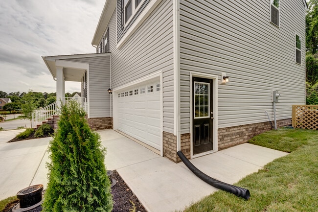 Building Photo - 301 Northfield Hts Ln