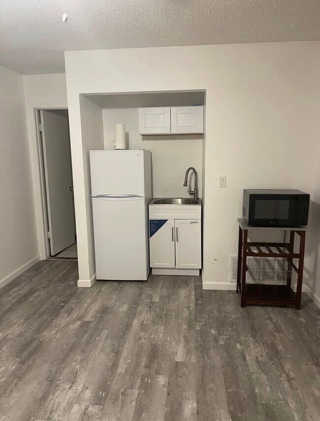 Foto del edificio - 9430 Glade Ave