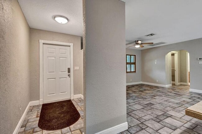 Building Photo - 1402 Cormorant Rd