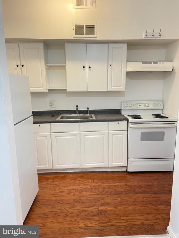 Primary Photo - 200 Q St NW