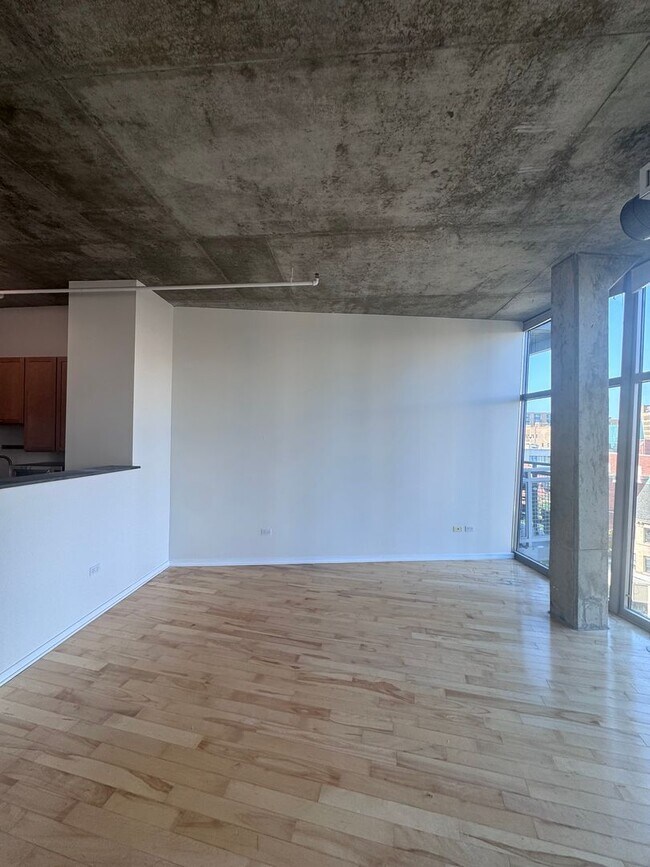 Foto del edificio - Luxury Living by the Lake | 2BR/2BA Condo in Uptown Chicago - Available August 1st!