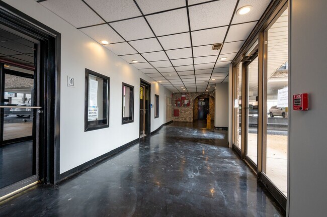 Foto del edificio - 2300 N Harlem Ave