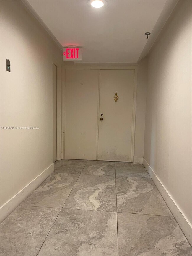 Foto del edificio - 720 Coral Wy