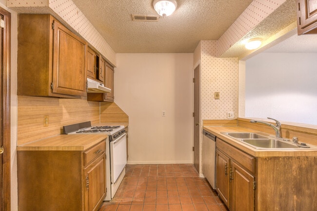 Building Photo - 304 W Quantico St