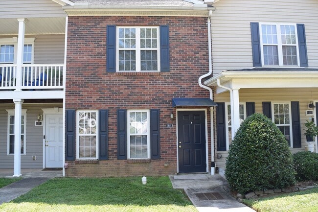 Foto del edificio - Spacious 2BR 2.5BA Townhome In Prime Location!