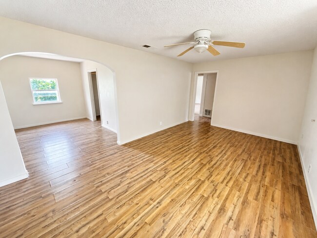 Foto del edificio - AVAILABLE NOW; APPLY TODAY ON OUR WEBSITE!!!