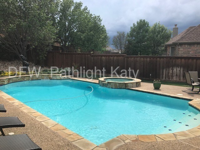 Foto del edificio - 3050 Lakeside Dr