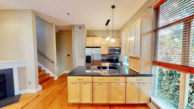 Foto del edificio - 2062 Atherton Heights Ln