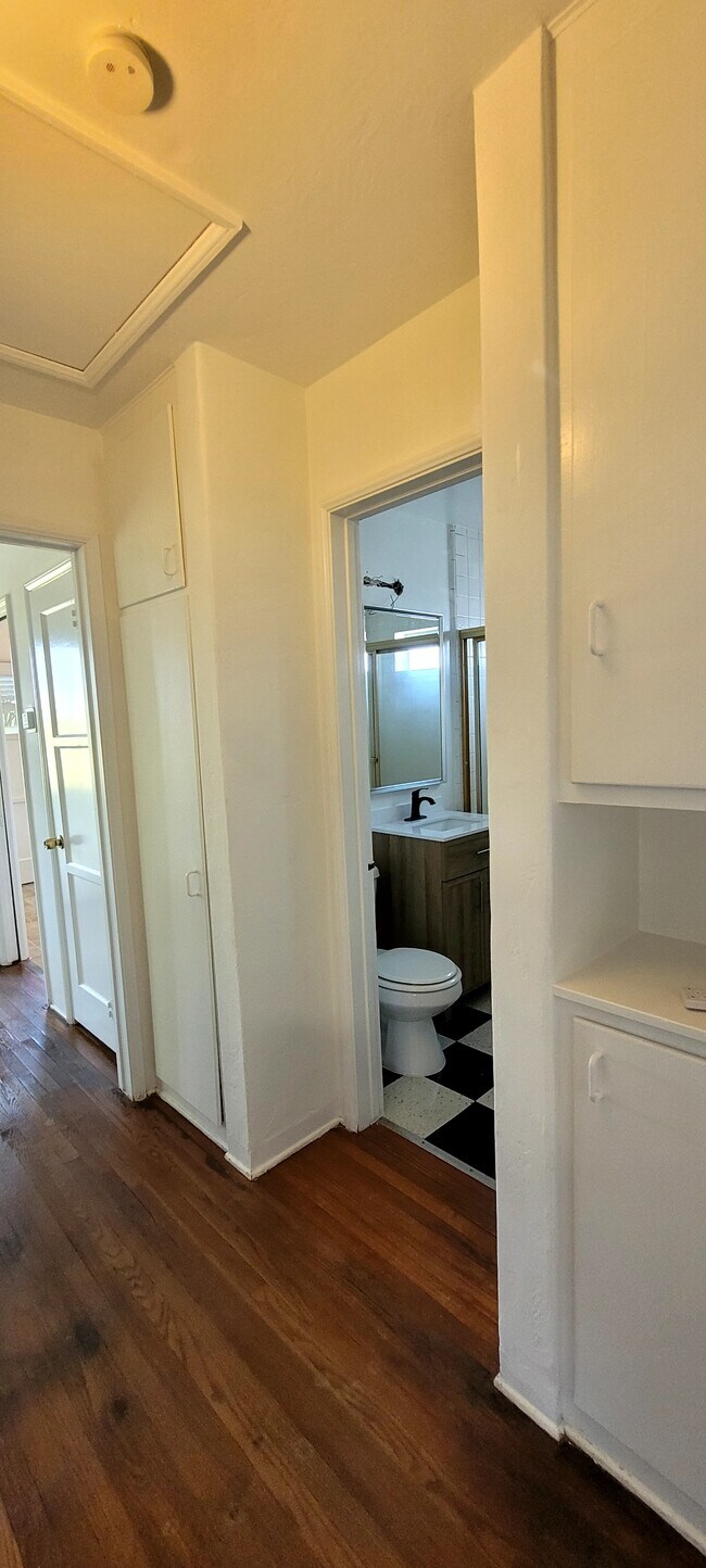 Foto del edificio - 4313 Mentone St