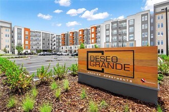 Building Photo - 5256 International Dr