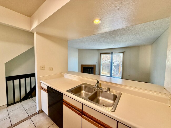 Foto del edificio - 2 Bedroom Townhome in Lexington Village