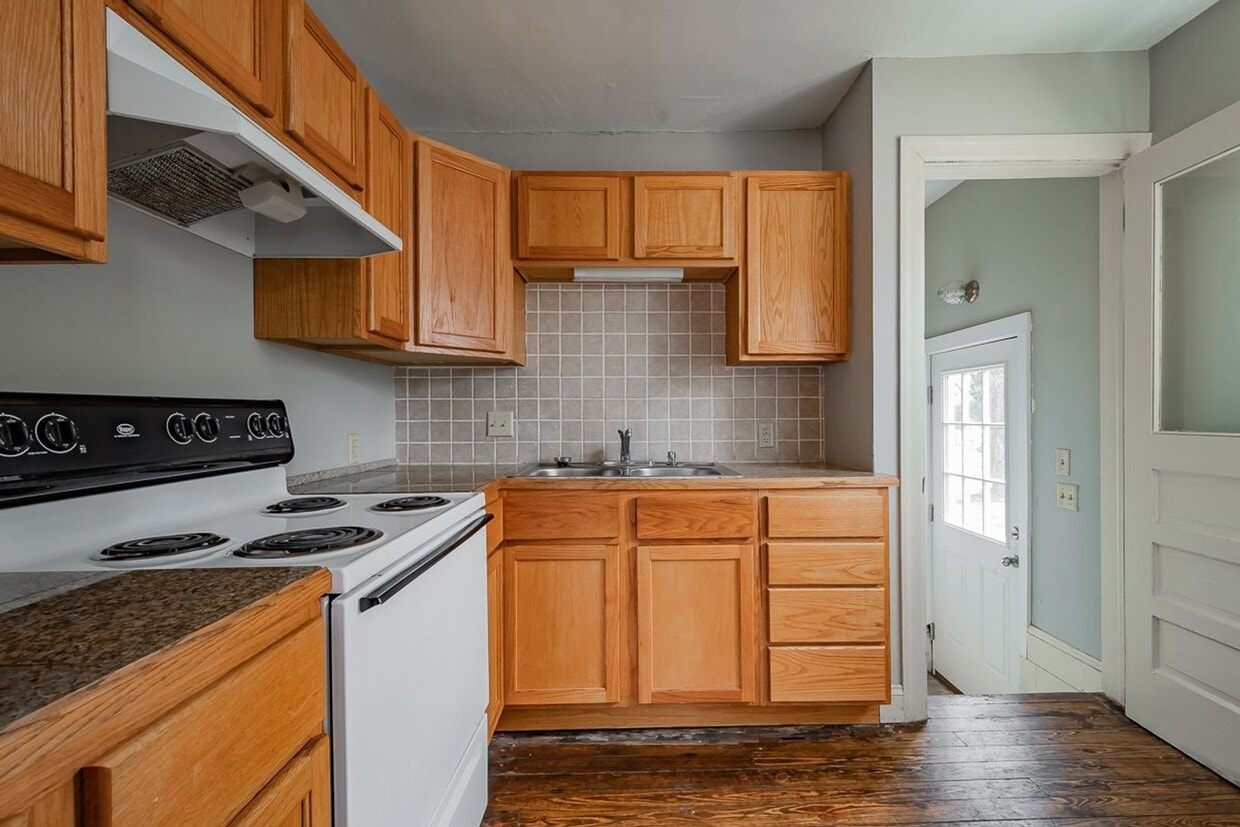 1558 S Kickapoo Ave, Springfield, MO 65804 House Rental in Springfield, MO