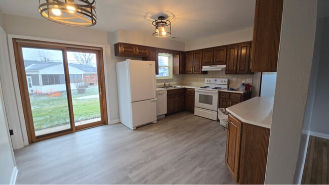 Building Photo - 432 Hickory Ln