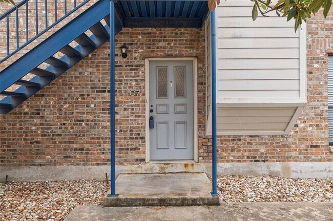 Foto del edificio - 1404 Norwalk Ln