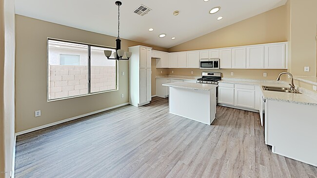 Building Photo - 355 W Holstein Trail