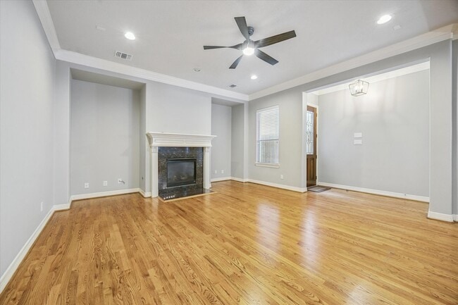 Building Photo - 5337 Elm St