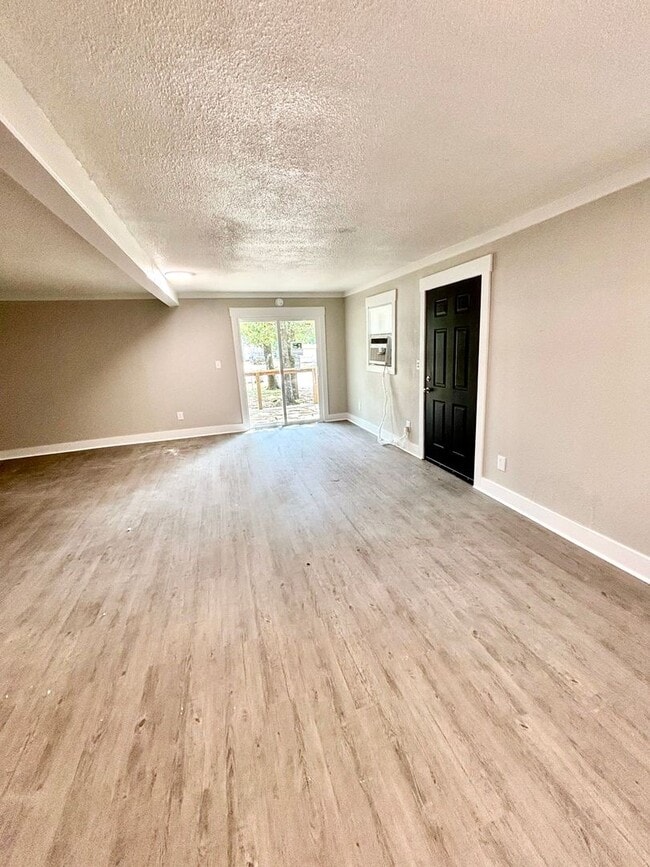 Building Photo - 4818 Morton- Move In Ready!