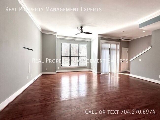 Foto del edificio - 419 Steel Gardens Blvd