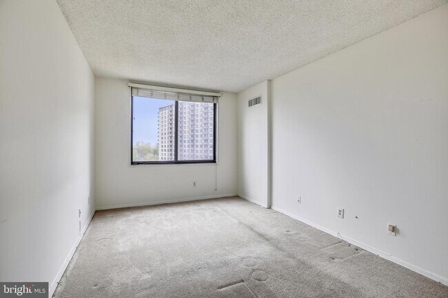 Building Photo - 5225 Pooks Hill Rd