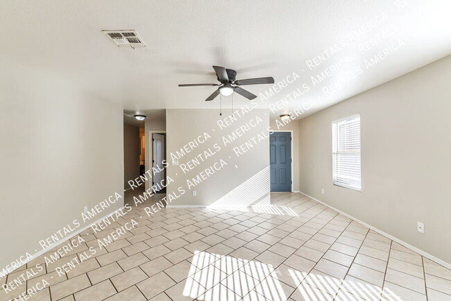 Building Photo - 6244 S Sarah Elizabeth Dr