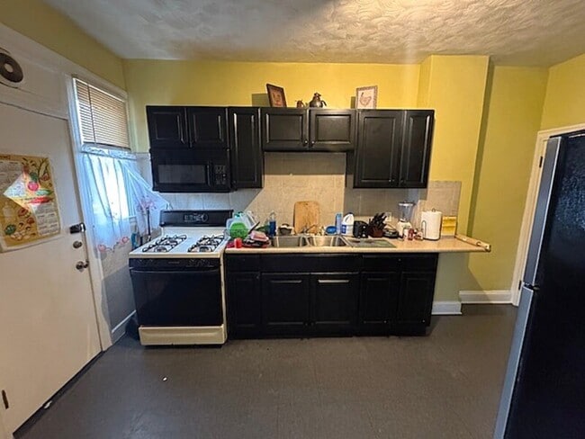 Building Photo - 2843 W Garrison Ave