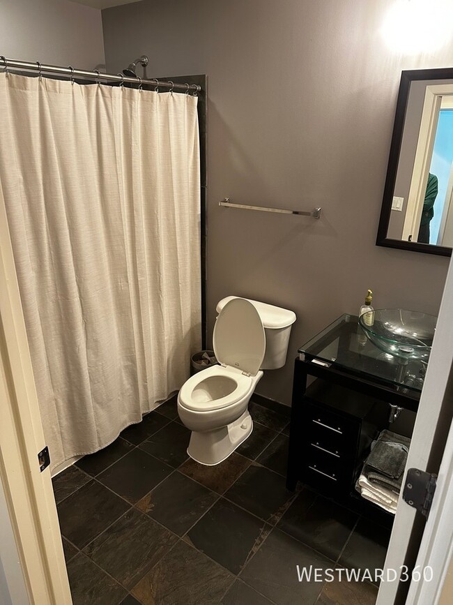 Building Photo - 225 S Sangamon-407