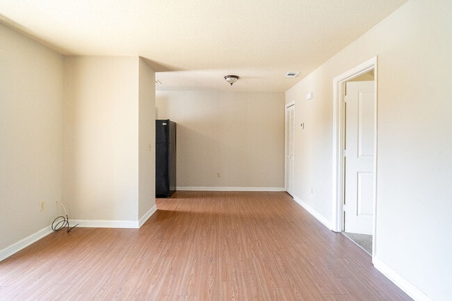 Building Photo - 836 Richmond St