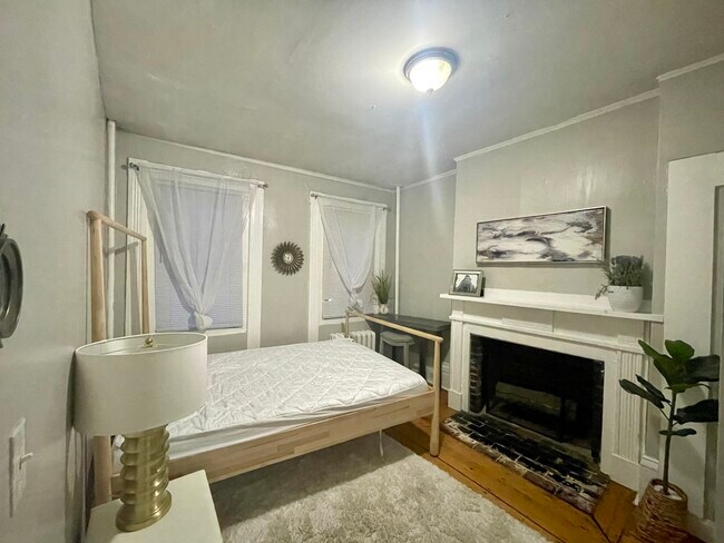 Foto del edificio - 8 Champney Pl