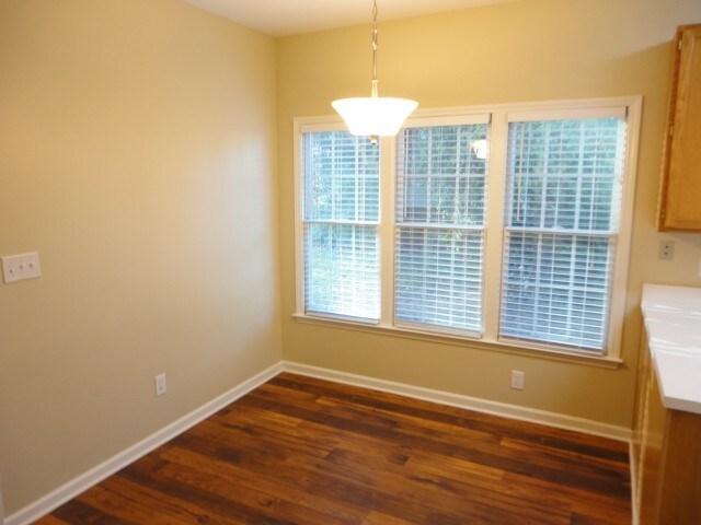 Building Photo - 102 Selsey Dr