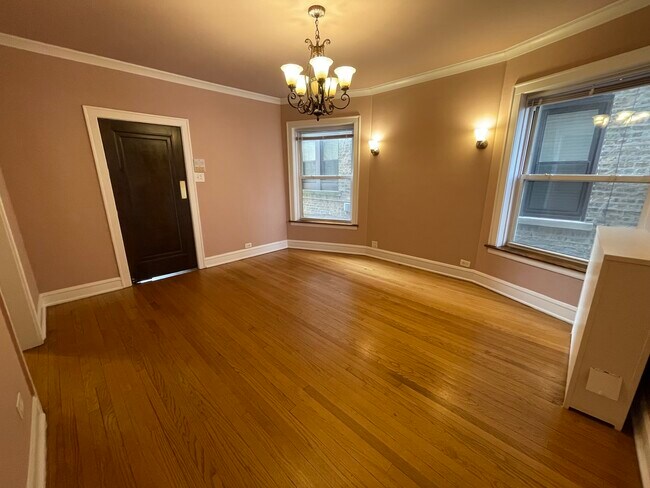 Foto del edificio - 5717 N Artesian Ave