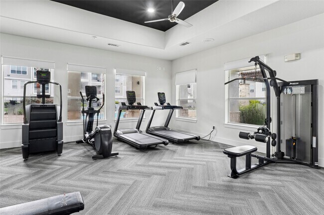 Foto del edificio - 14807 Woodland Hills Dr