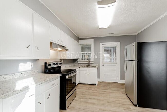 Building Photo - 4011 S Beltline Blvd