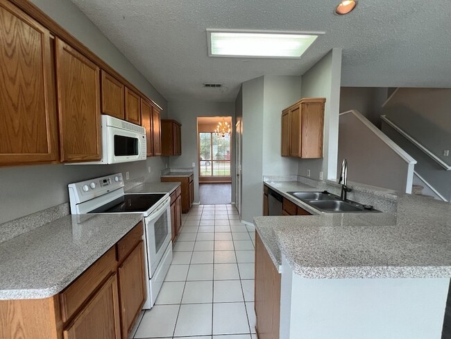 Foto del edificio - 2805 Crater Lake Ln