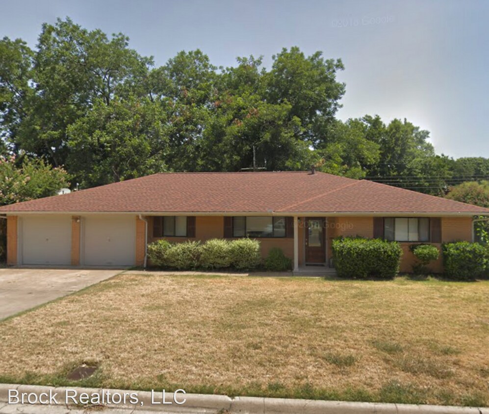 Primary Photo - 3 br, 2 bath House - 4212 Selkirk Drive W