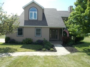 Building Photo - 1740 Tanglewood Dr