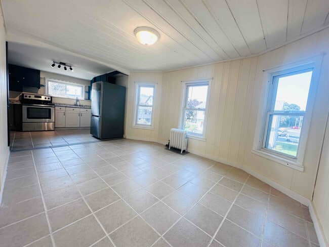 Building Photo - 13 Olivine St