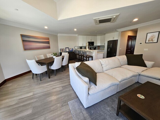 Foto del edificio - Turn-key Fully Furnished in Paradise Ridge...