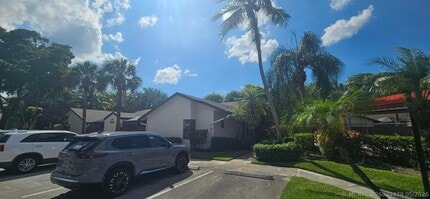 Building Photo - 2511 Carambola Cir N