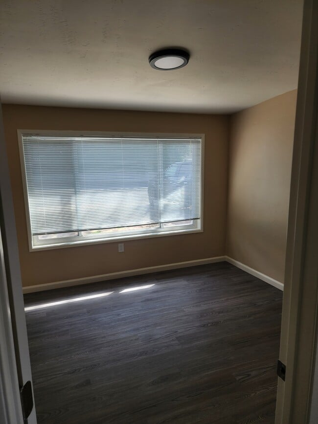 Foto del edificio - 696 Garfield Ave