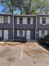 Building Photo - 306 Cedar St