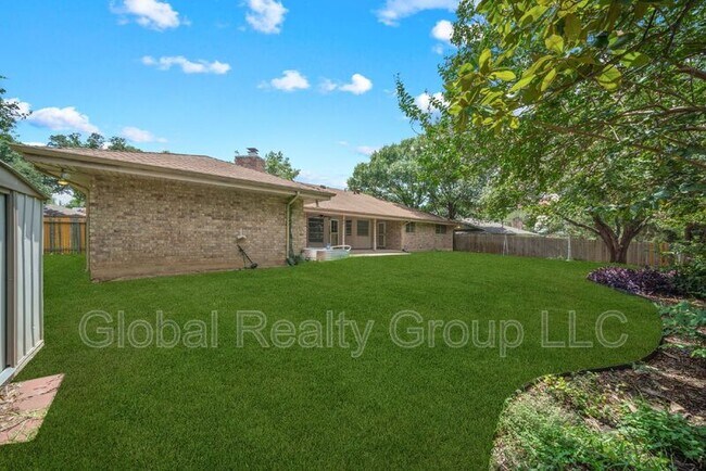 Foto del edificio - 6015 Windhaven Dr