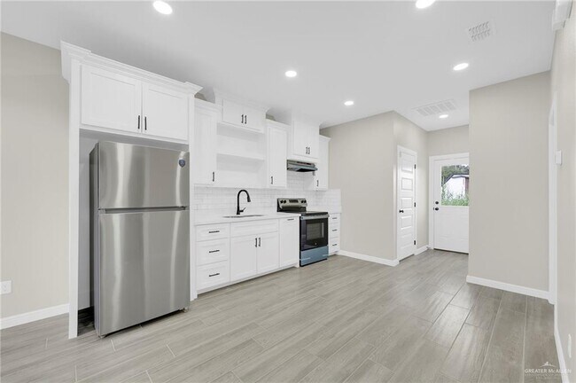 Foto del edificio - 12 Crestview St