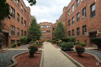 Building Photo - 631.5 W Cornelia Ave