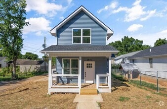 Building Photo - 2815 Johnston St